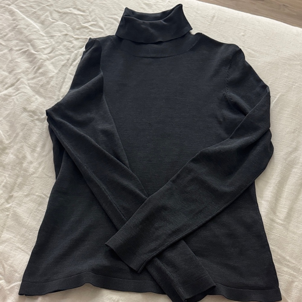 Ann Taylor gray lightweight Turtleneck Sweater